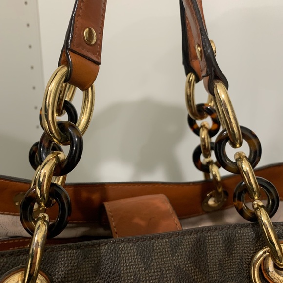 Michael Kor Vintage 2013 Satchel Purse with matching wallet. - Picture 4 of 8